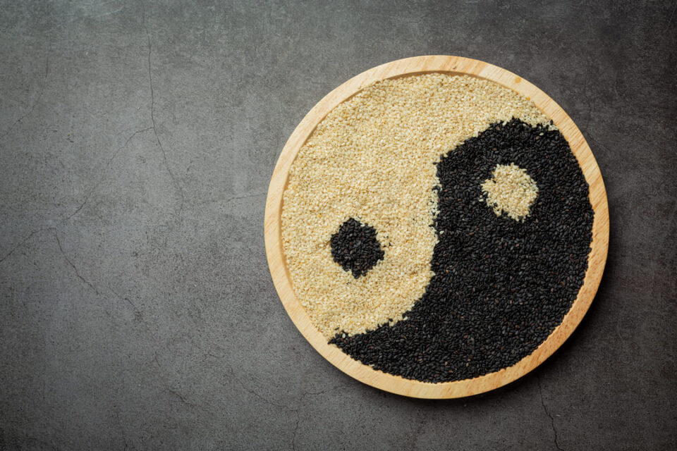 Black Sesame vs White Sesame Seeds: Which is good for health?