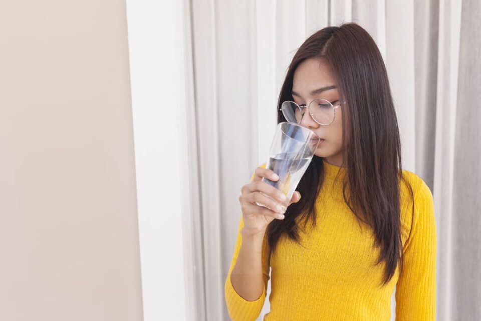 Does drinking water affect cholesterol levels?