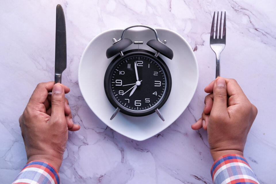 Does eating before 7pm help lose weight?
