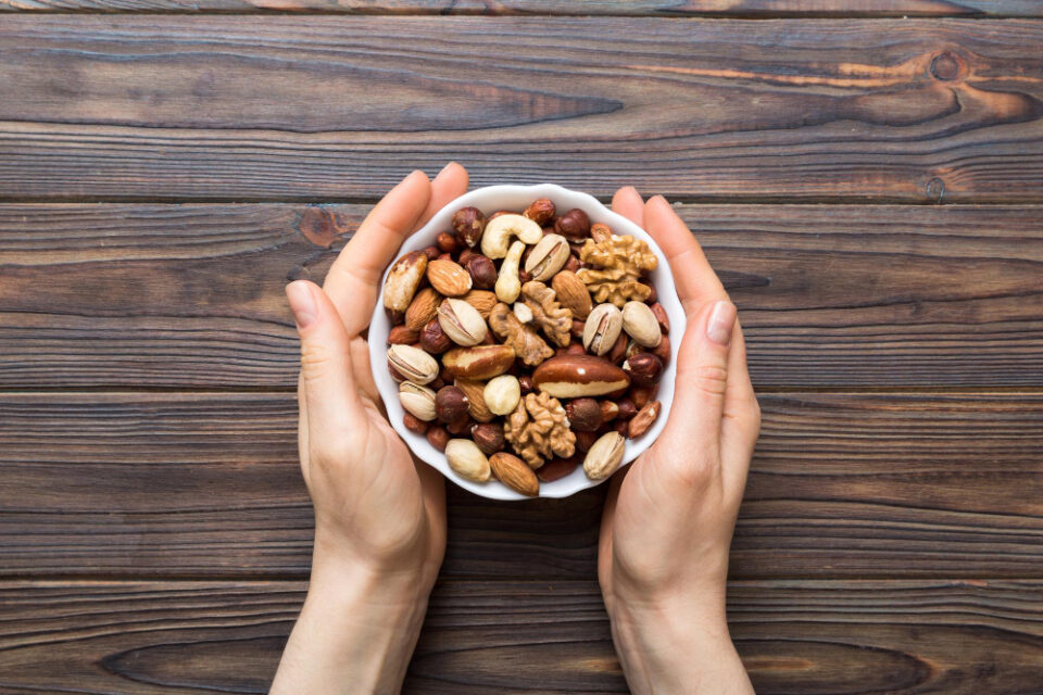Which nuts are good for lowering cholesterol?