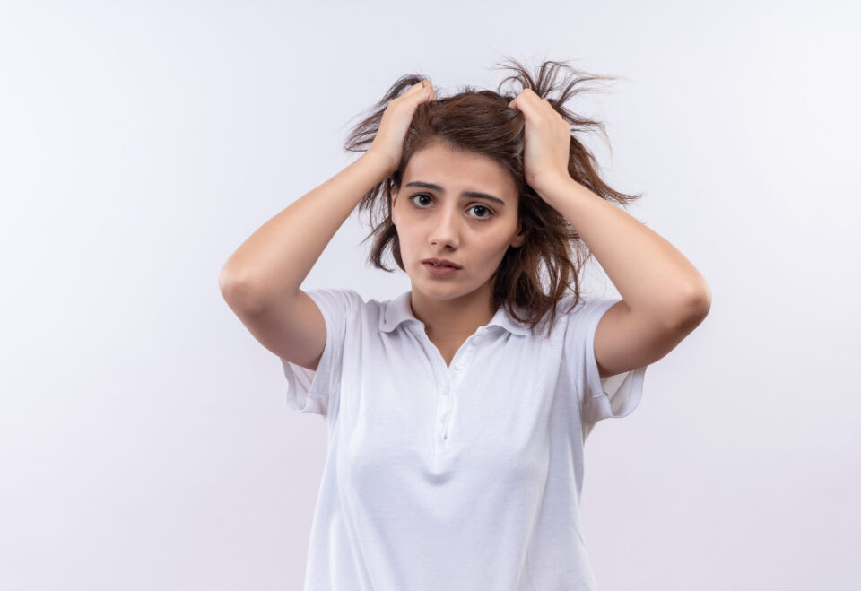 Can hair oil worsen dandruff?